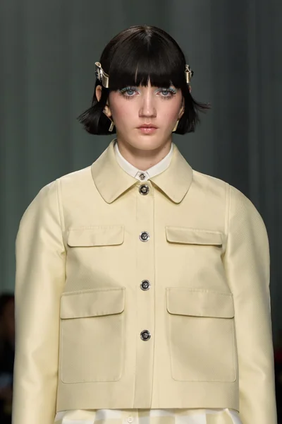 Look 10